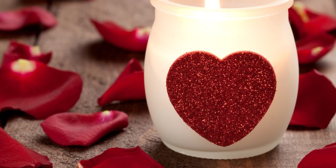 brennende Kerze mit Herz / burning candle with heart