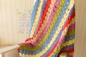 wink-acreativebeing-vintage-fan-ripple-crochet-afghan-blanket-3